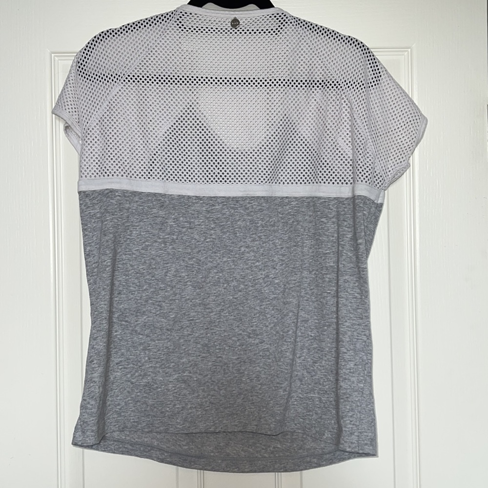 Workout top - Picture 2 of 2